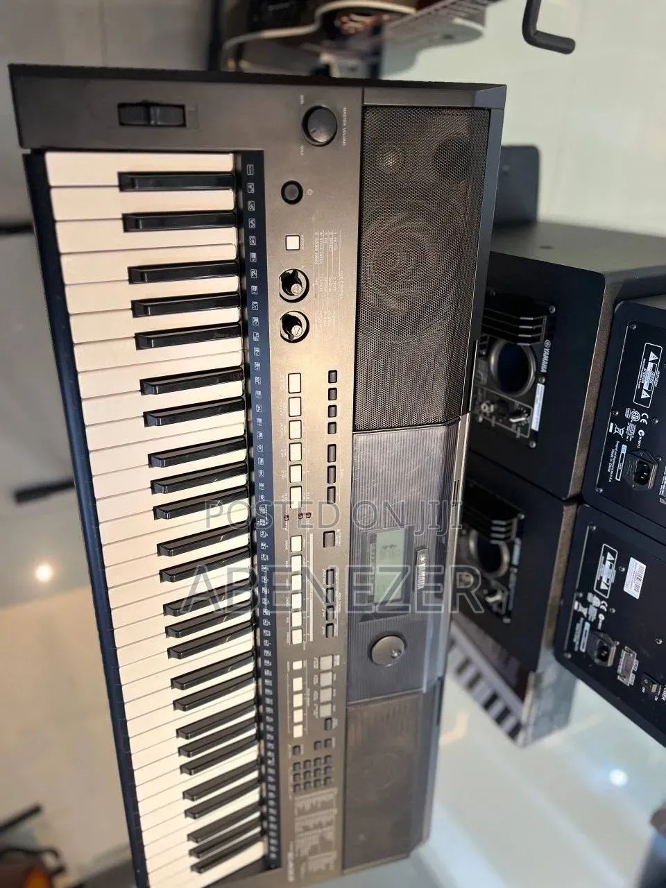 Yamaha PSR E433 Piano Keyboard