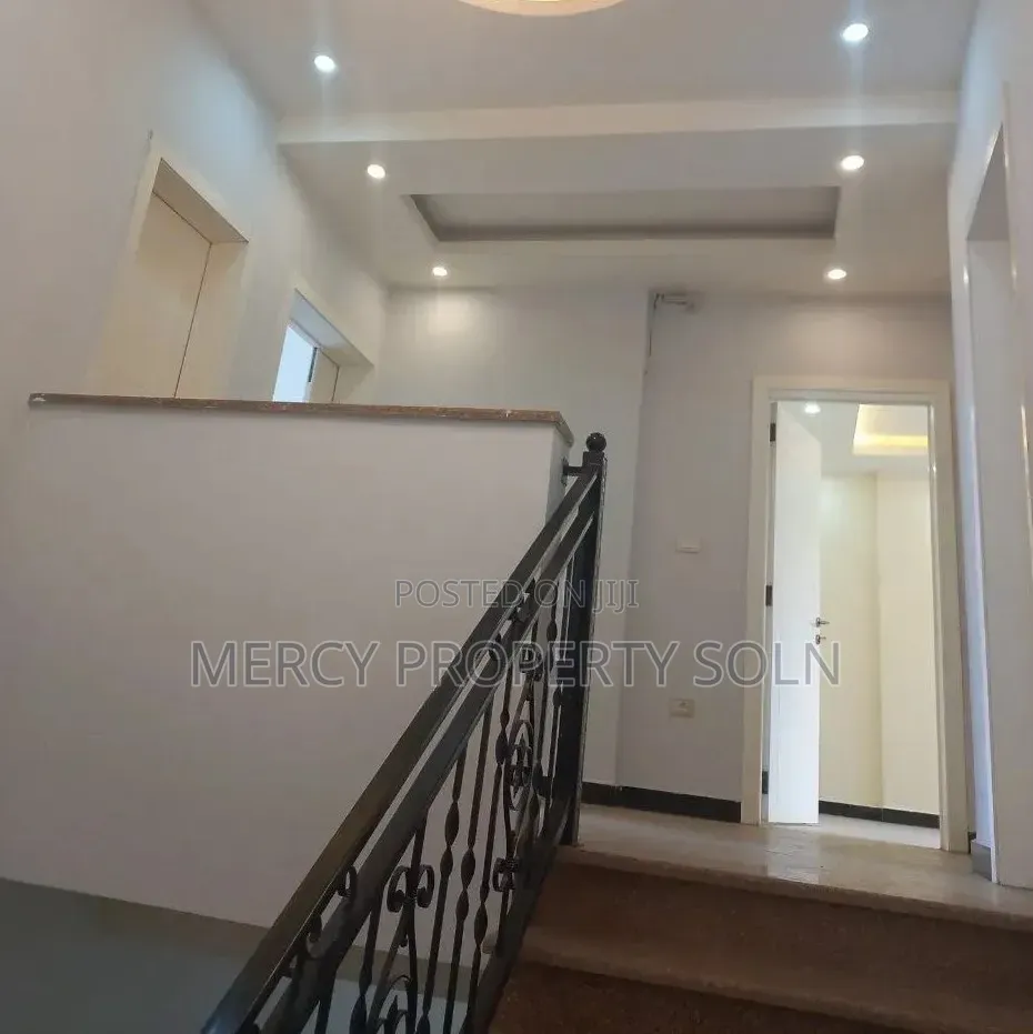 5bdrm House in Bole for sale