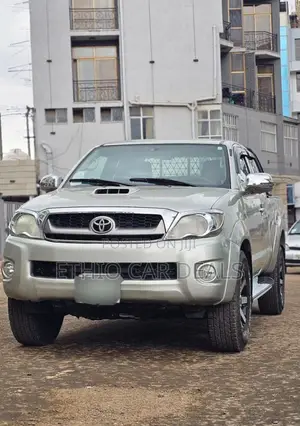 Toyota Hilux 2010 Silver