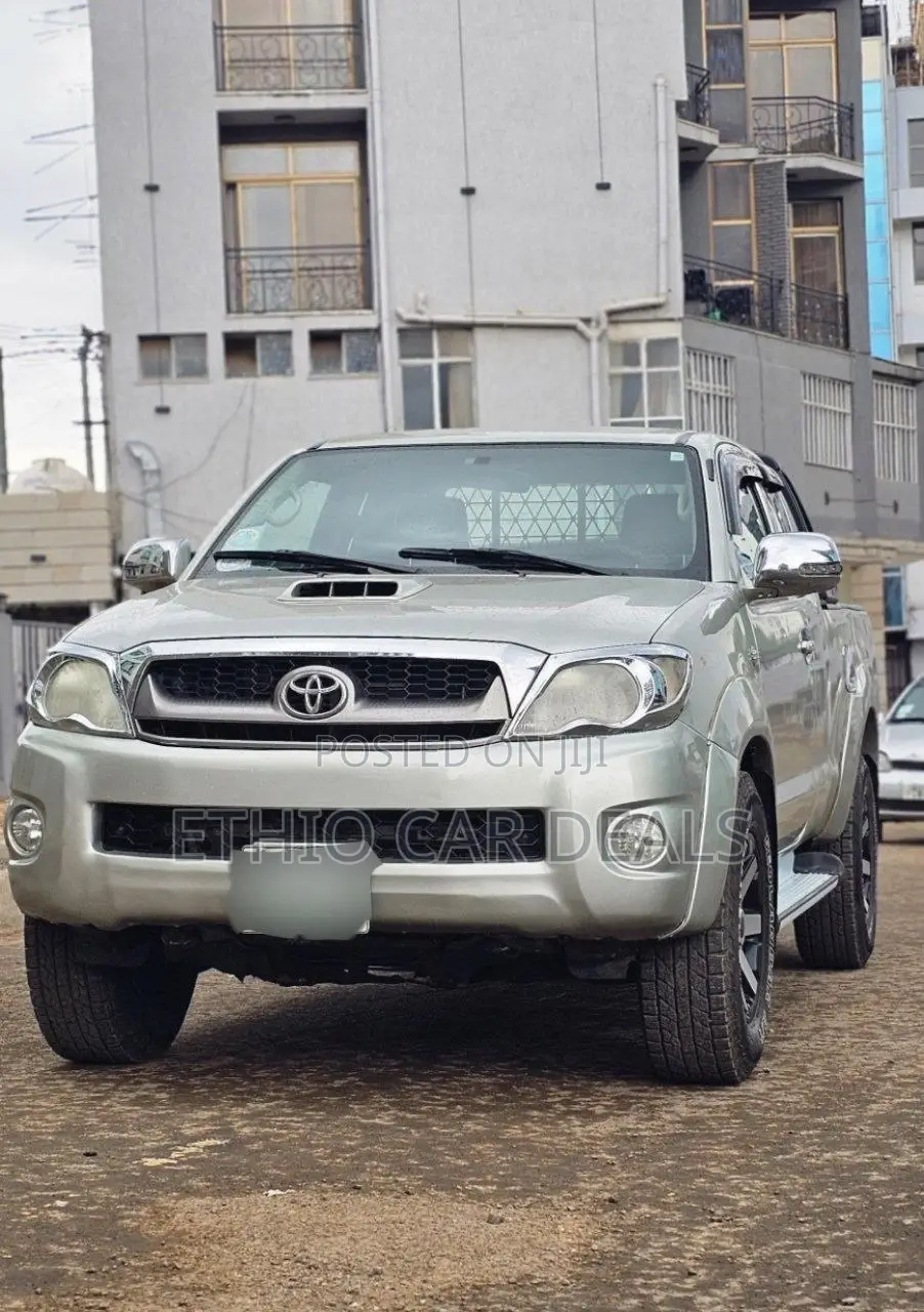 Toyota Hilux 2010 Silver