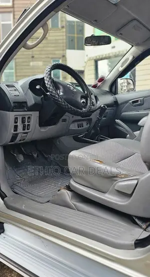 Toyota Hilux 2010 Silver