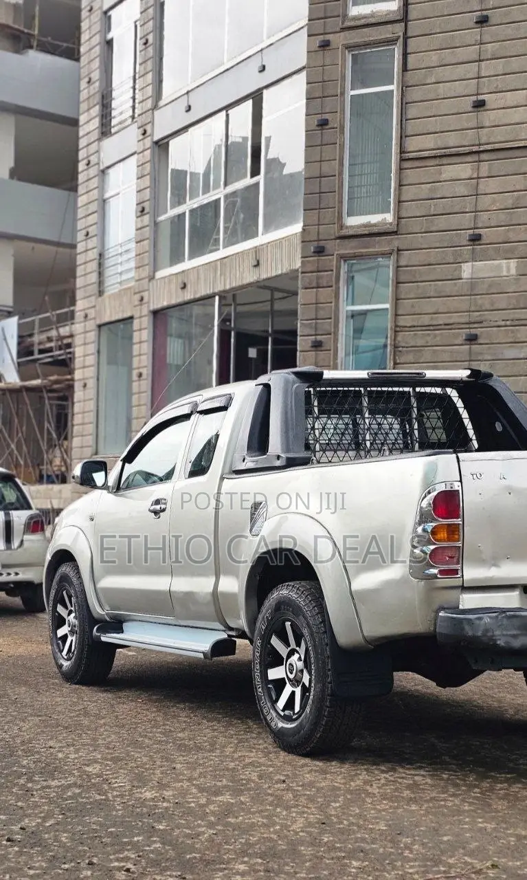 Toyota Hilux 2010 Silver