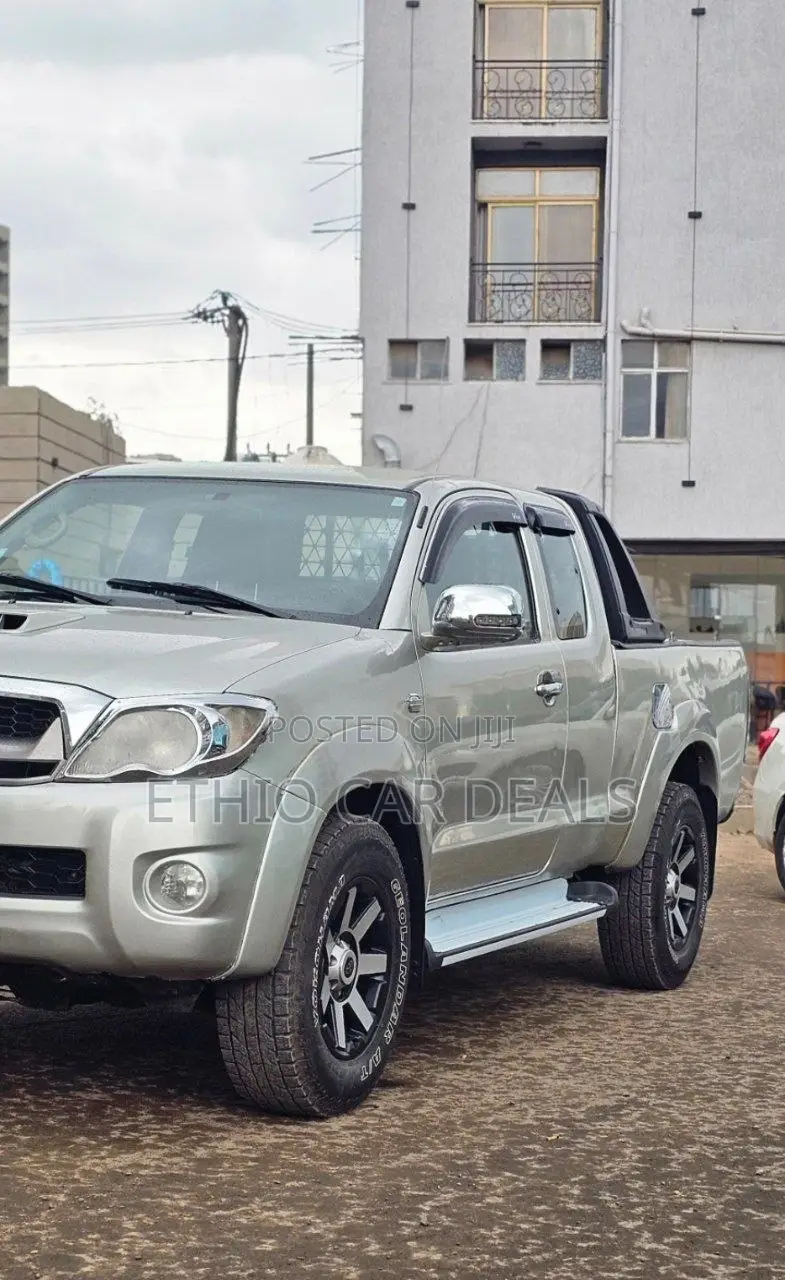 Toyota Hilux 2010 Silver