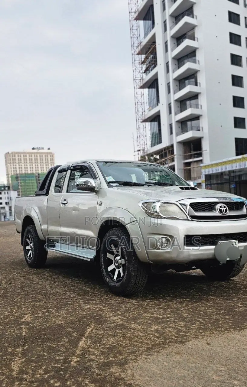 Toyota Hilux 2010 Silver