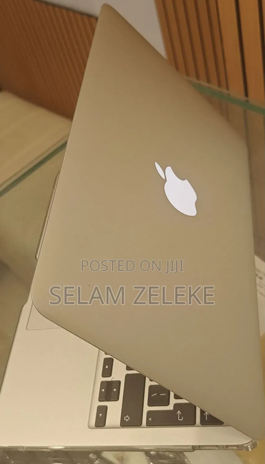 New Laptop Apple MacBook Pro 2015 4GB Intel Core i5 SSD 128GB