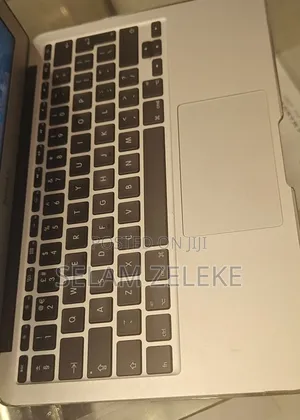 New Laptop Apple MacBook Pro 2015 4GB Intel Core i5 SSD 128GB