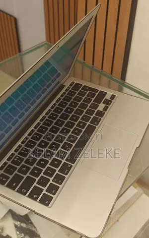 New Laptop Apple MacBook Pro 2015 4GB Intel Core i5 SSD 128GB