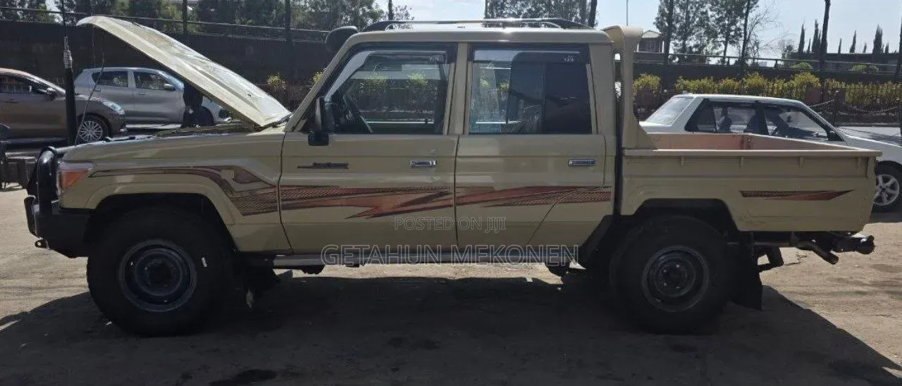 Toyota Land Cruiser 2020 Gold