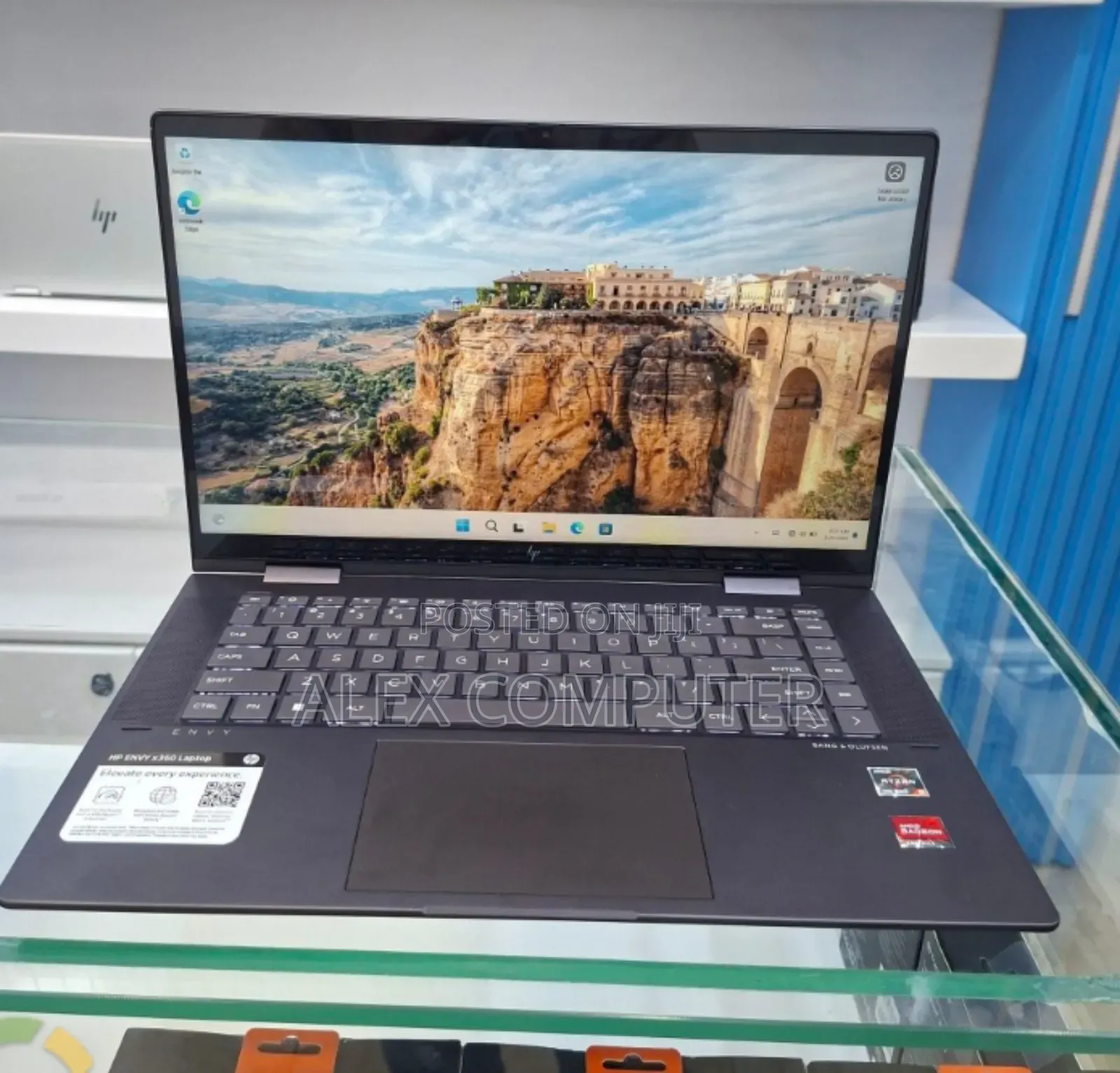 New Laptop HP Envy x360 8GB AMD Ryzen 5 SSD 256GB