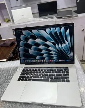 New Laptop Apple MacBook 2018 16GB Intel Core i7 SSD 256GB