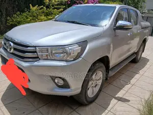 Toyota Hilux Revo Double Cab Deisel 2.4 RWD 2016 Silver