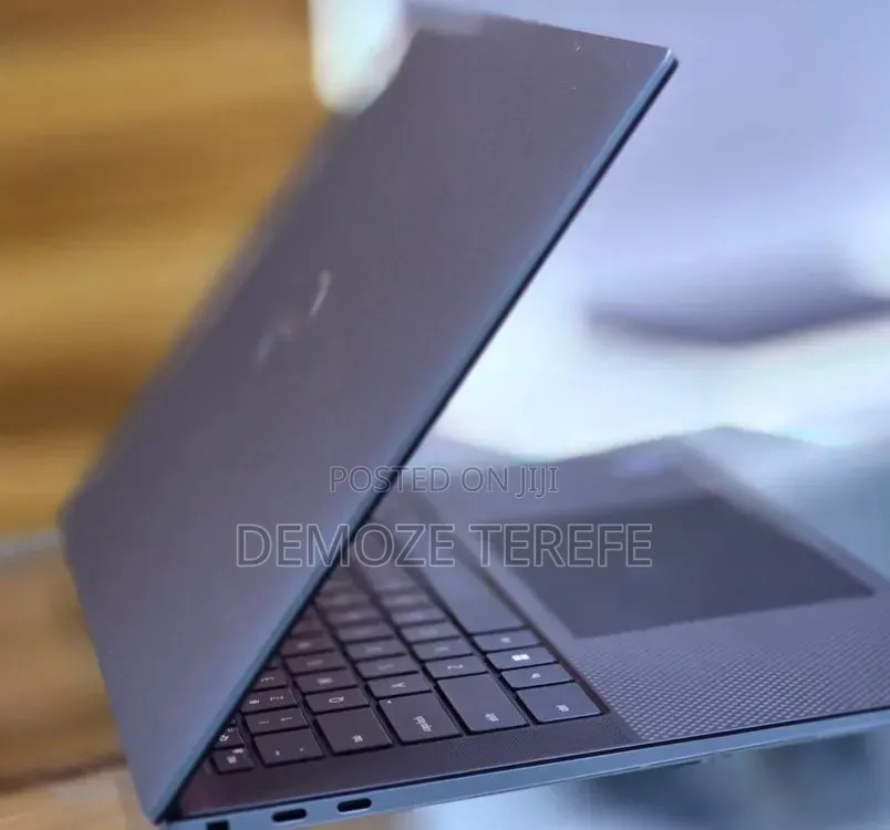 New Laptop Dell Precision 15 3520 16GB Intel Core i9 SSD 512GB
