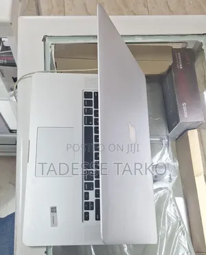 New Laptop Apple MacBook Pro 2015 16GB Intel Core i7 SSD 256GB