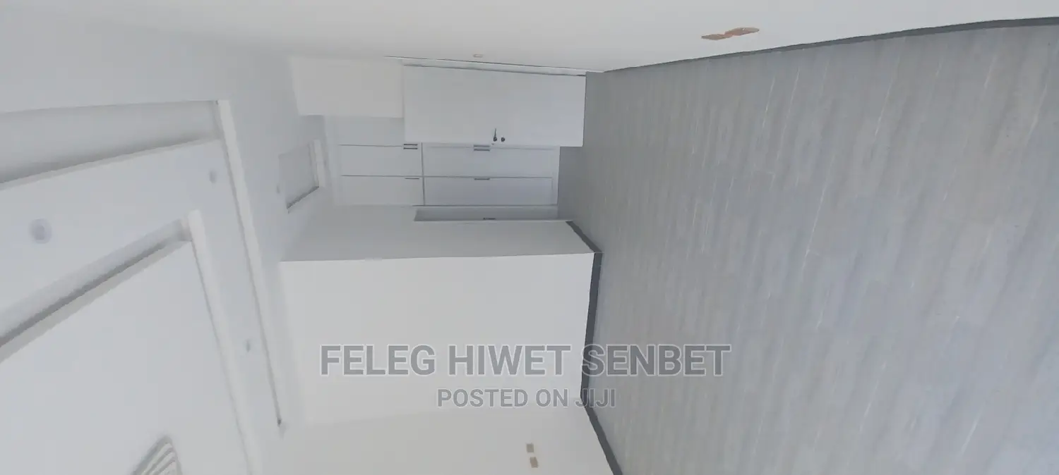 5bdrm House in አአ, Bole for Sale