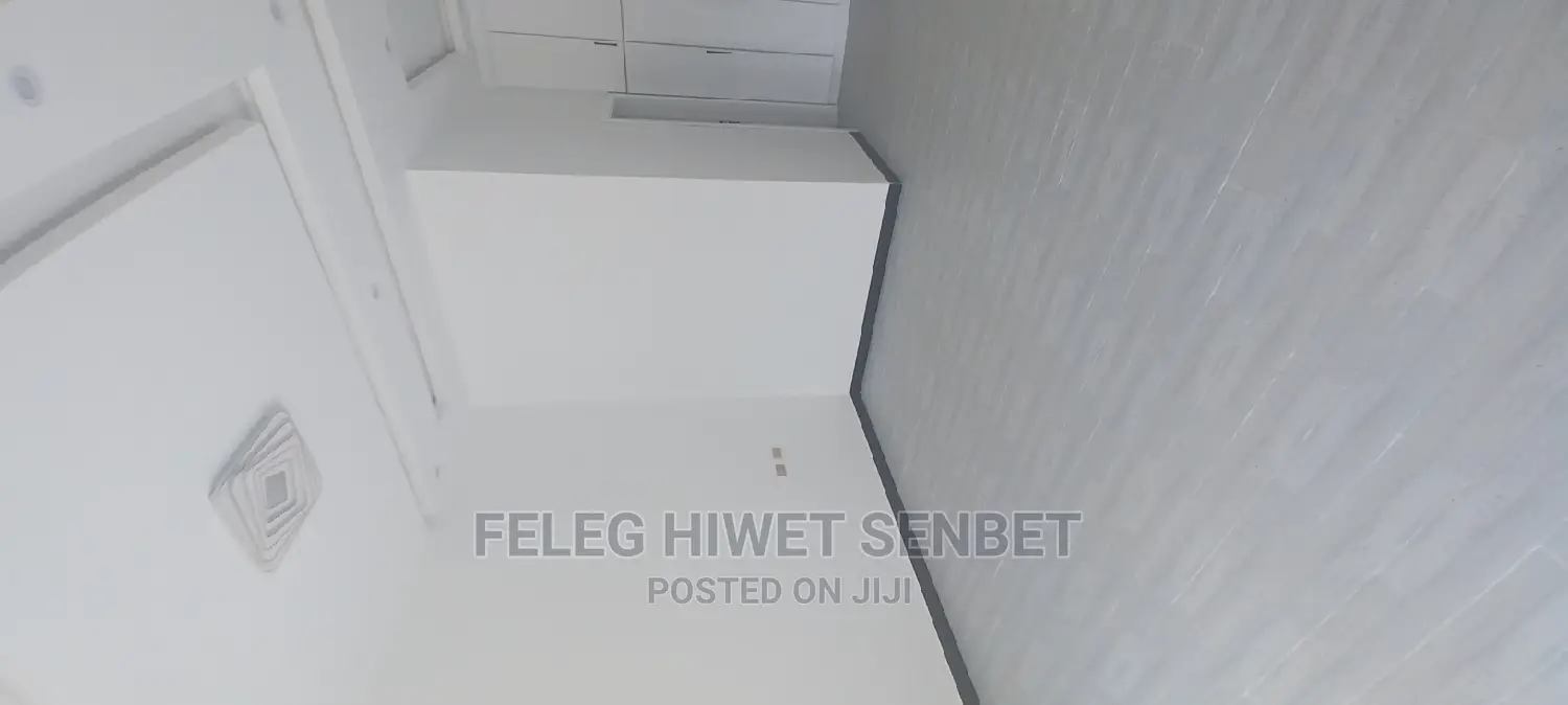 5bdrm House in አአ, Bole for Sale