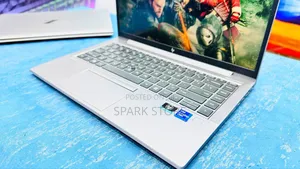 New Laptop HP ZBook Firefly G8 16GB Intel Core i5 SSD 512GB