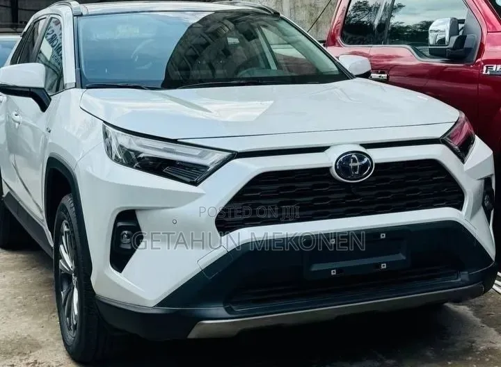 Toyota RAV4 2024 White