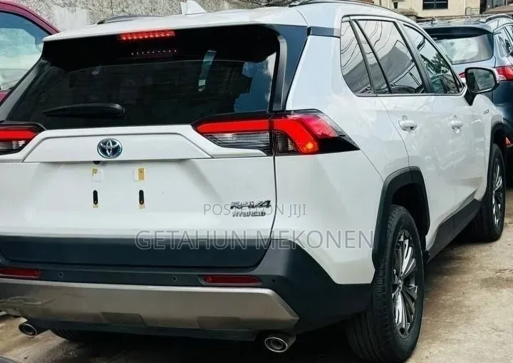 Toyota RAV4 2024 White
