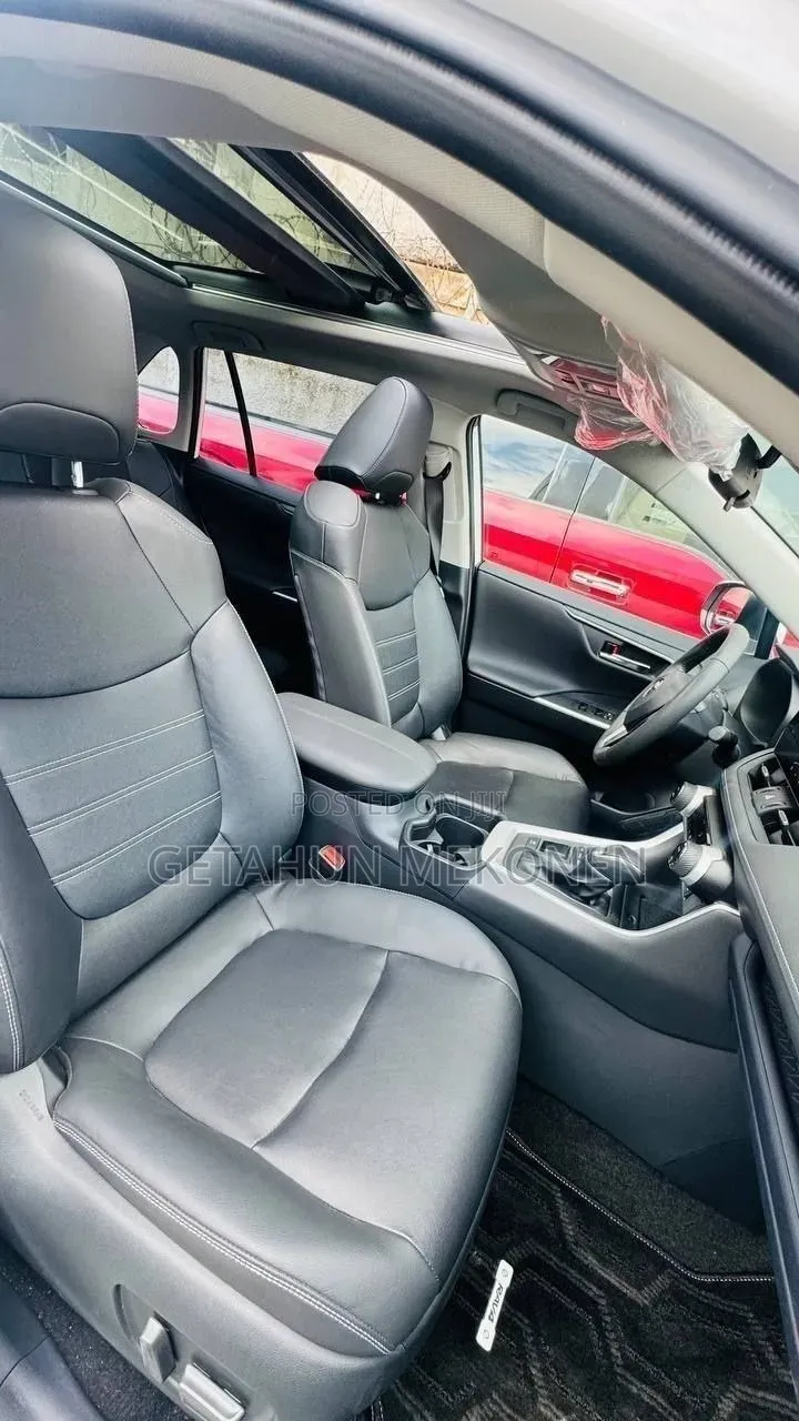 Toyota RAV4 2024 White