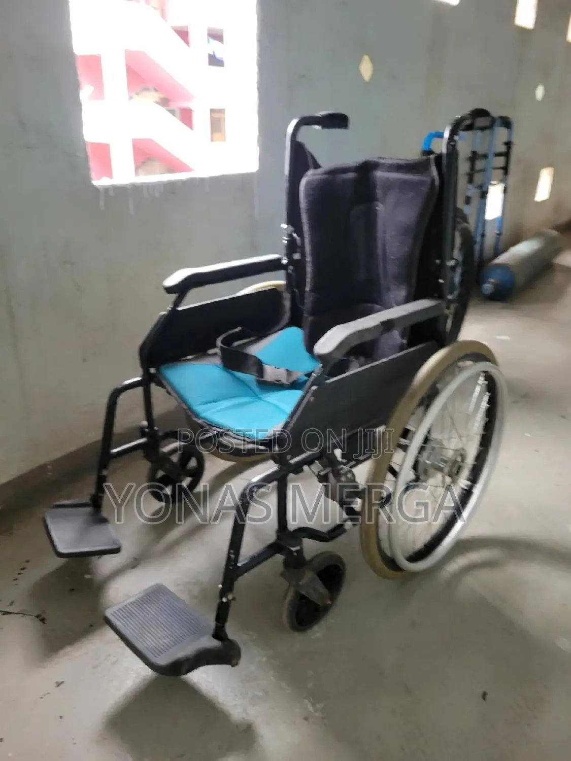 Monicare Wheelchair for Adults With Swing-Away Footrest and Loop-Lock