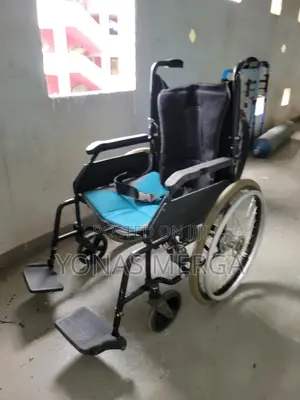Monicare Wheelchair for Adults With Swing-Away Footrest and Loop-Lock