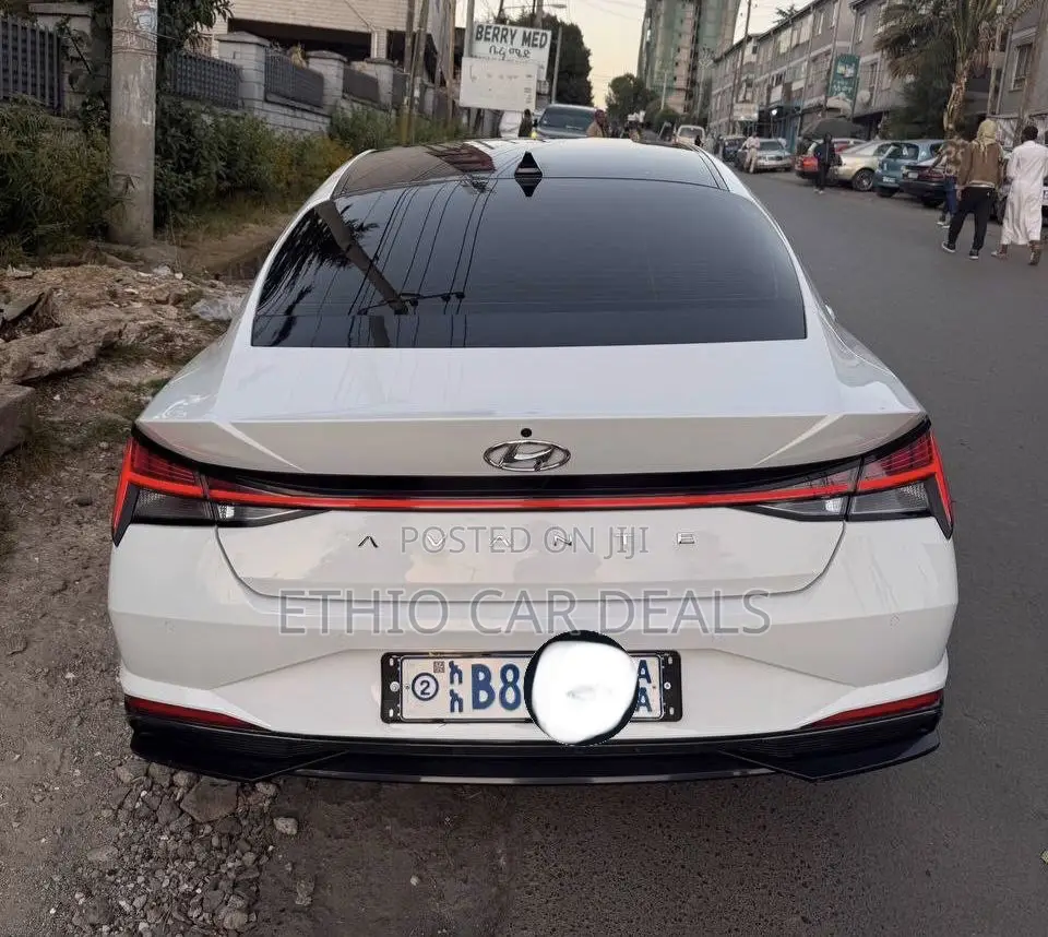 Hyundai Avante 2021 White