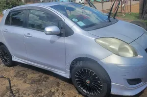 Toyota Yaris Base Hatchback 5dr 2010 Silver