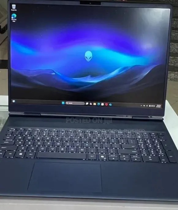 New Laptop Alienware X16 16GB AMD A10 SSD 1T