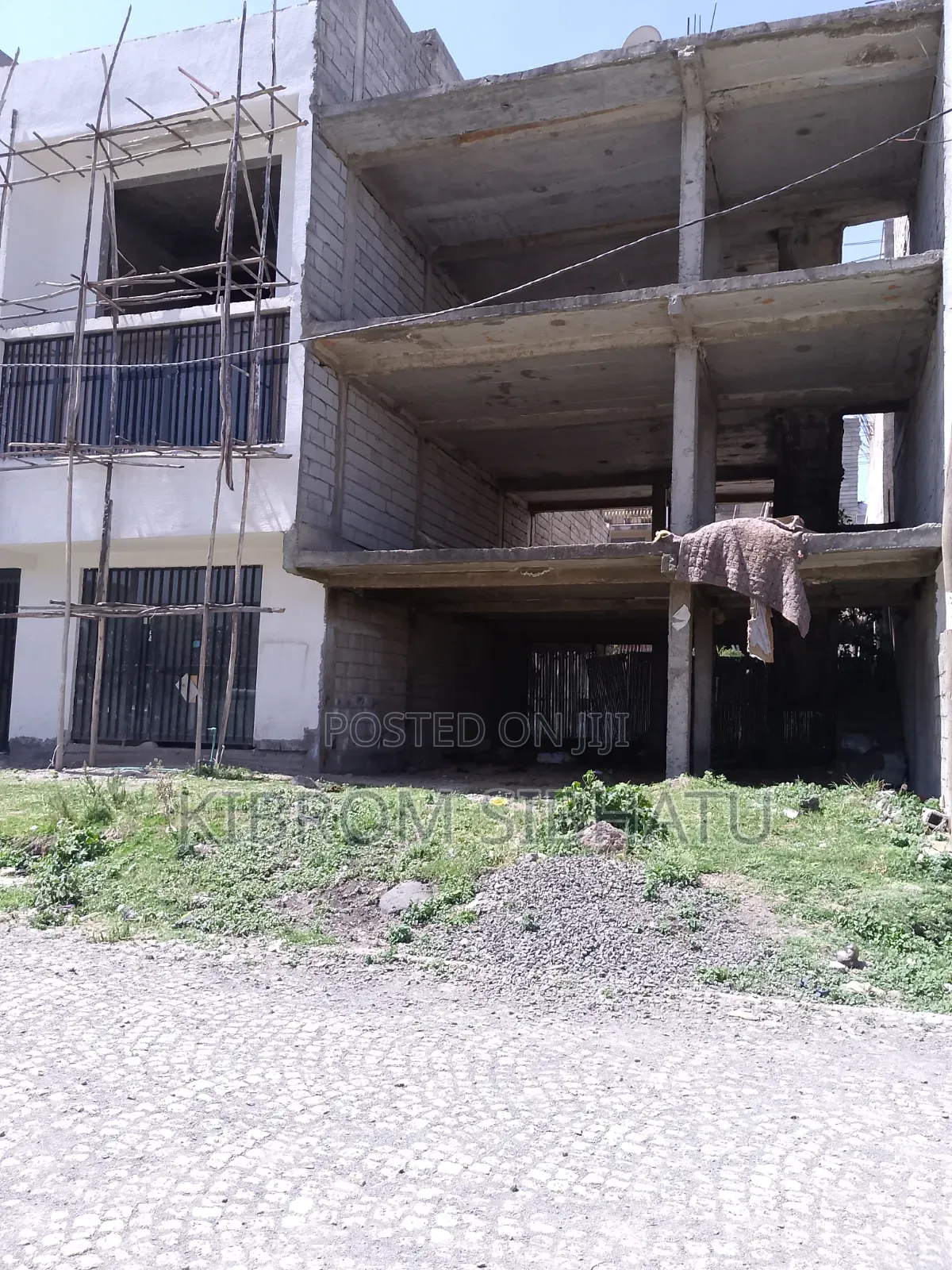 5bdrm Apartment in Akaky Kaliti for sale