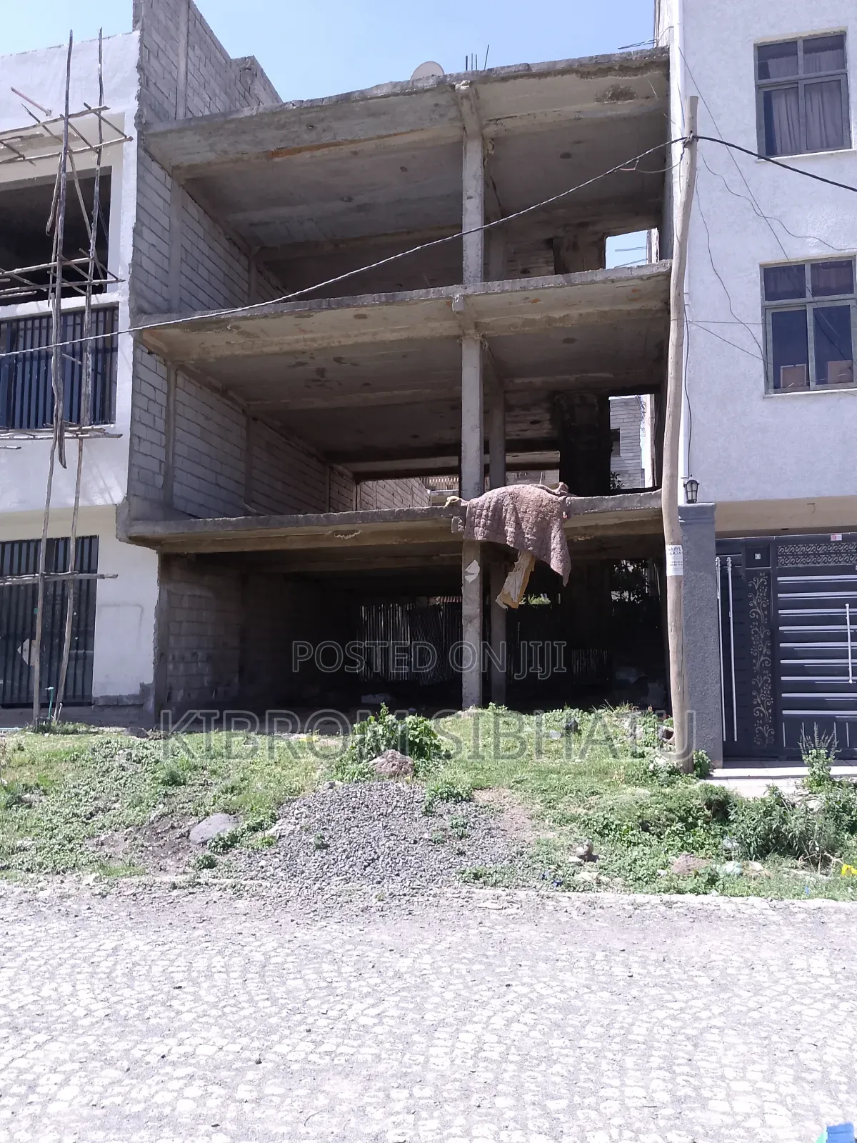 5bdrm Apartment in Akaky Kaliti for sale