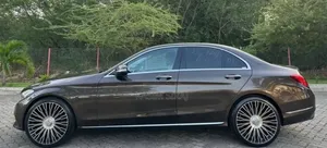 Mercedes-Benz C180 2017 Brown