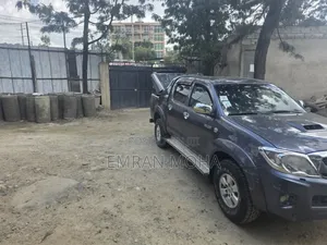 Toyota Hilux 2013 Gray