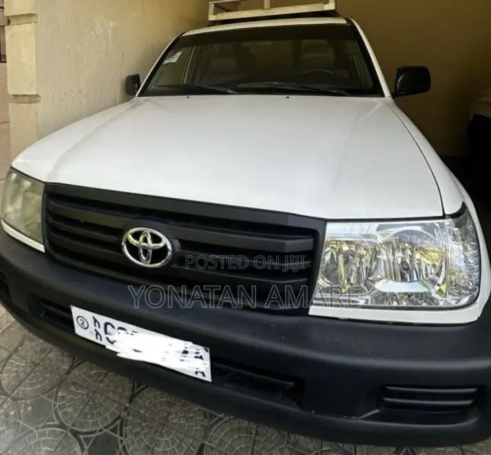 Toyota Land Cruiser 2007 White