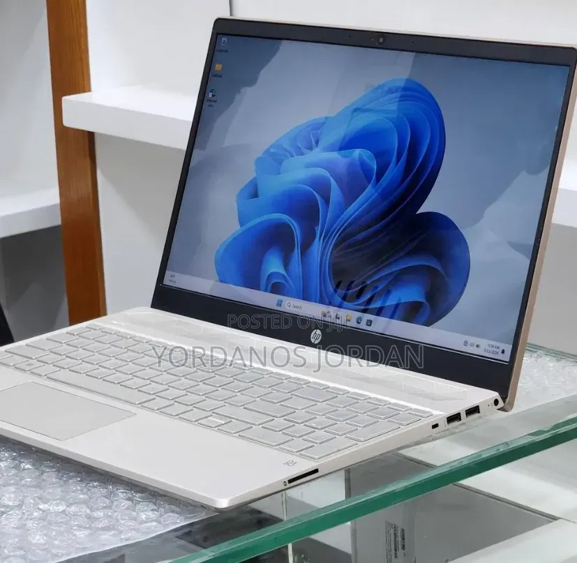 New Laptop HP Pavilion 15 8GB Intel Core i5 SSD 512GB