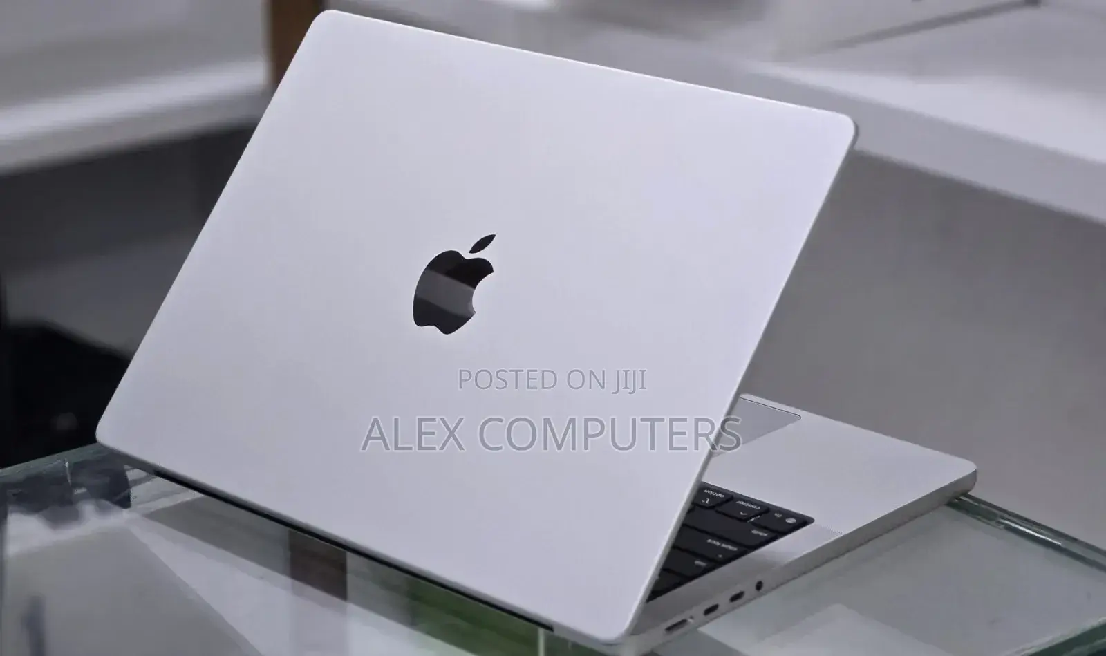New Laptop Apple MacBook Pro 2025 M5 14-inch 16GB Apple M5 SSD 512GB