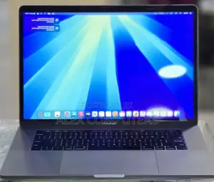 New Laptop Apple MacBook Pro 2018 16GB Intel Core i7 SSD 512GB