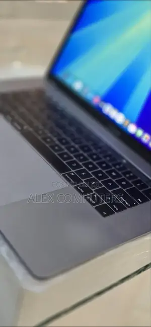 New Laptop Apple MacBook Pro 2018 16GB Intel Core i7 SSD 512GB