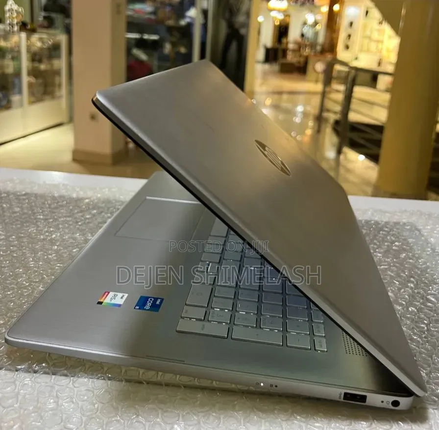 New Laptop HP Envy 17 16GB Intel Core i5 SSD 512GB