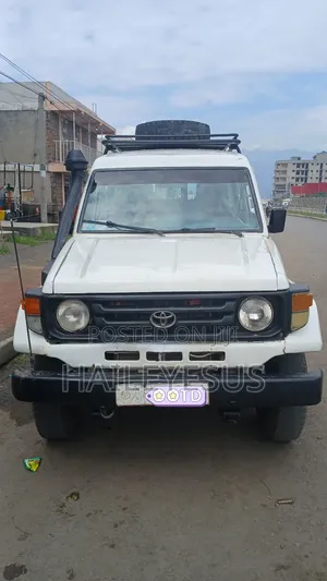 Toyota Land Cruiser 1995 White