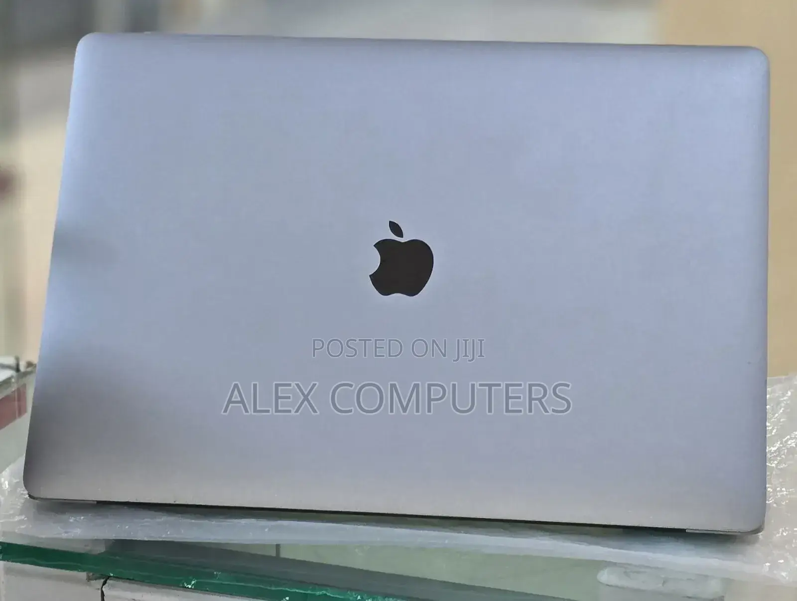 New Laptop Apple MacBook Pro 2018 16GB Intel Core i7 SSD 512GB