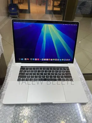 New Laptop Apple MacBook Pro 2018 16GB Intel Core i7 SSD 256GB