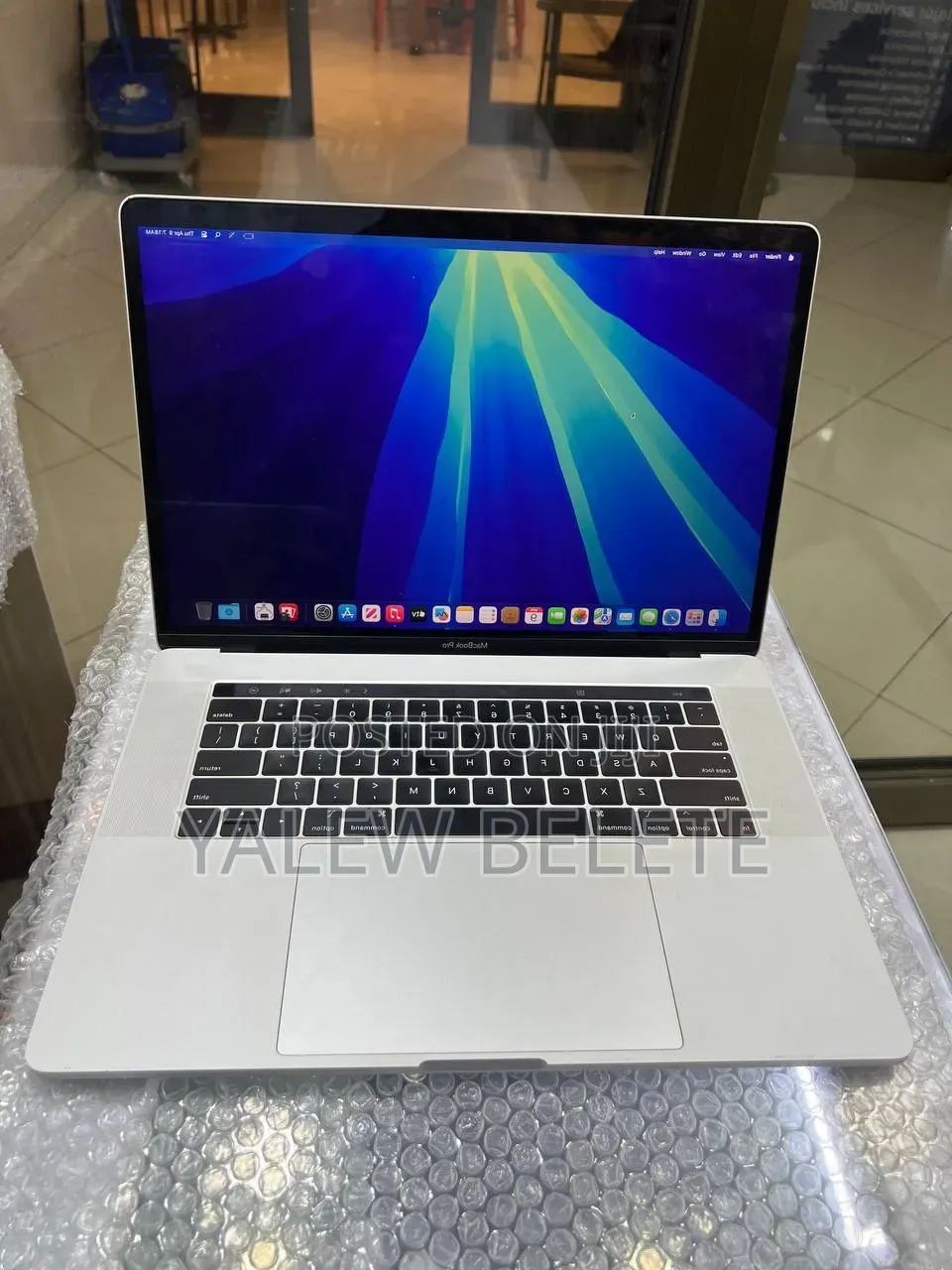 New Laptop Apple MacBook Pro 2018 16GB Intel Core i7 SSD 256GB