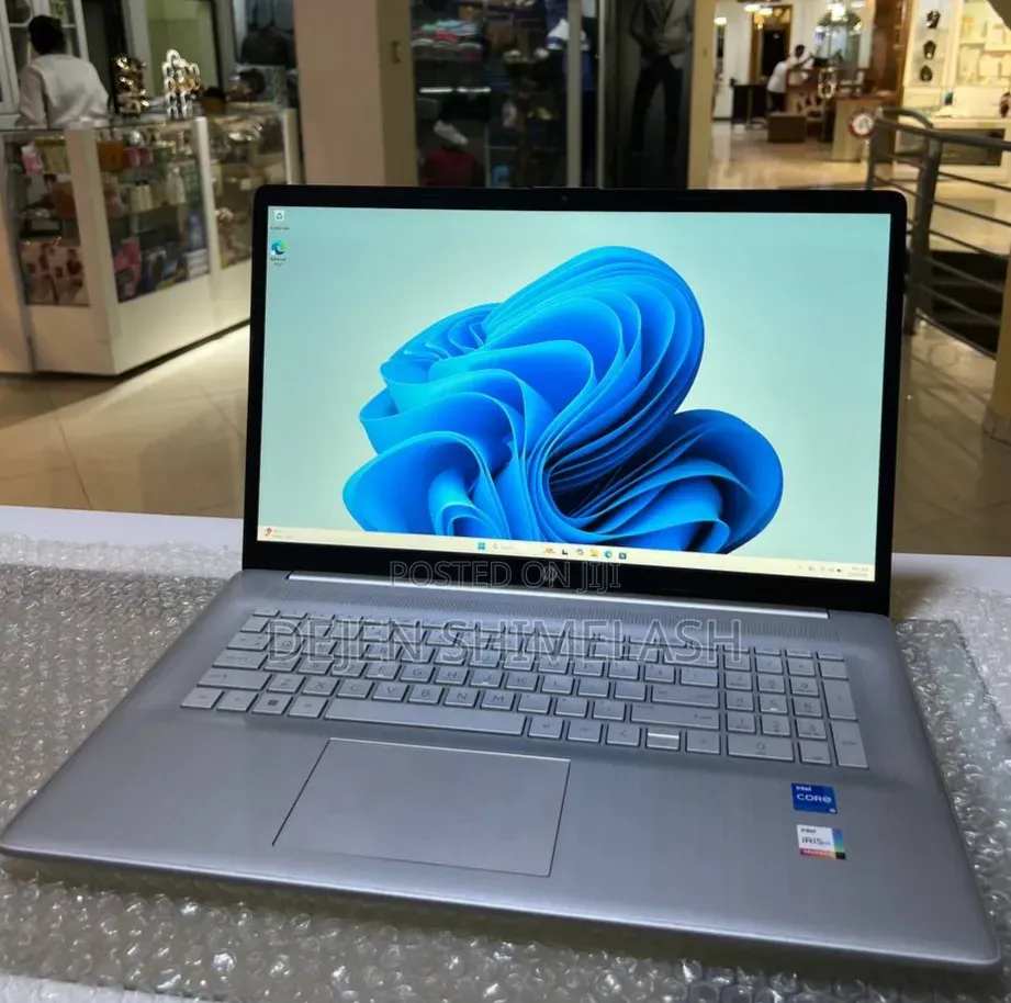 New Laptop HP Envy 17 16GB Intel Core i5 SSD 512GB