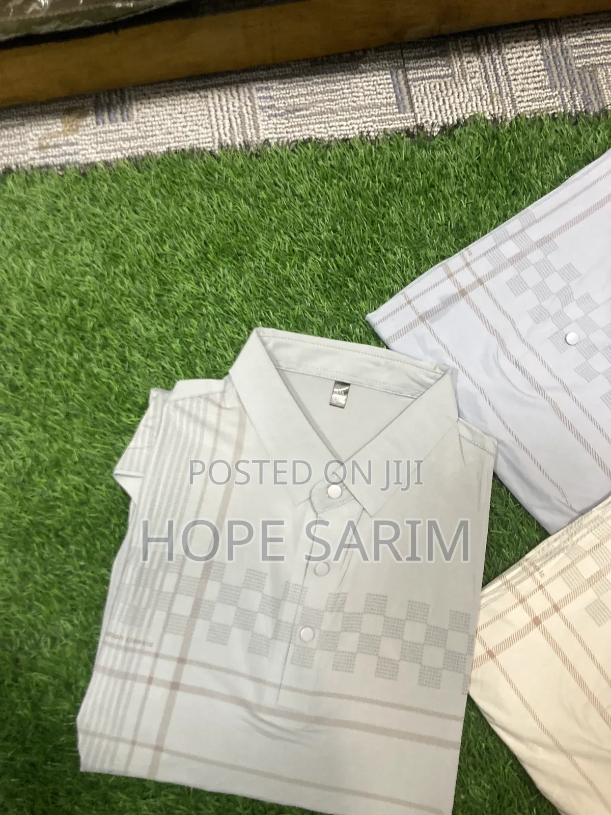 Elegant Patterned Short-Sleeve Polo - Cream