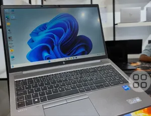New Laptop HP ZBook Firefly G8 16GB Intel Core i7 SSD 512GB