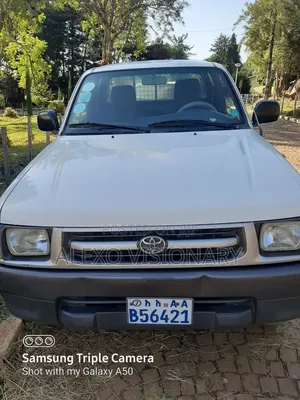 Toyota Hilux 1999 White
