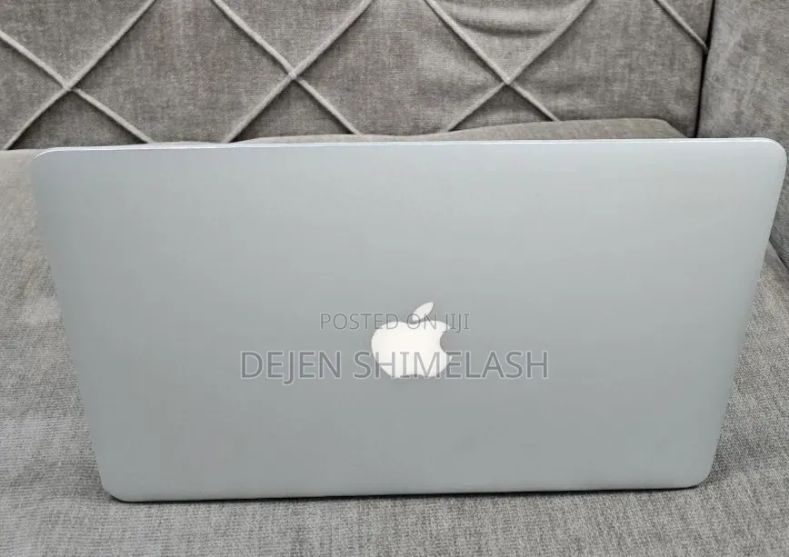 New Laptop Apple MacBook 2015 8GB Intel Core i7 SSD 256GB