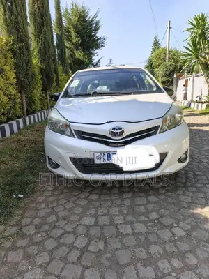 Toyota Yaris 2015 Silver