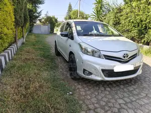 Toyota Yaris 2015 Silver