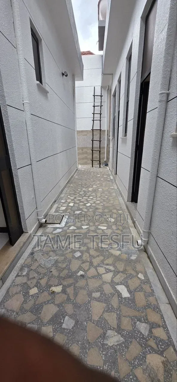 Furnished 3bdrm Villa in ሀያት, Bole for sale